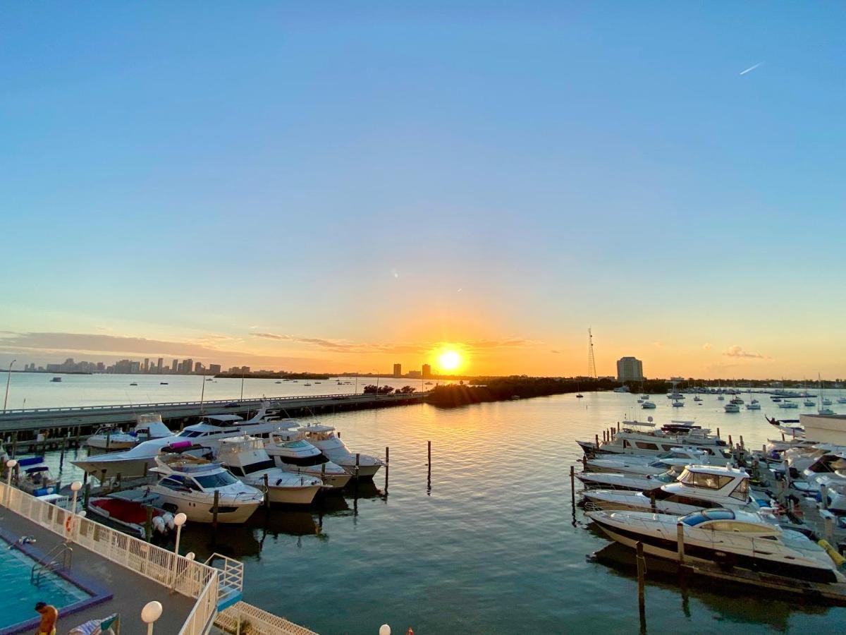 Deluxe Waterfront One Bedroom Apartment With Miami Skyline View, Free Parking 5 Mins Drive To Miami Beach Exteriér fotografie