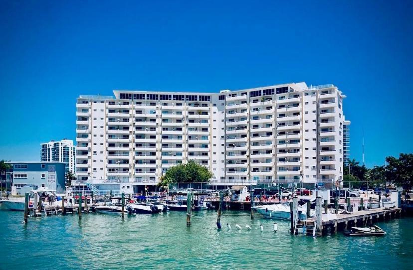 Deluxe Waterfront One Bedroom Apartment With Miami Skyline View, Free Parking 5 Mins Drive To Miami Beach Exteriér fotografie